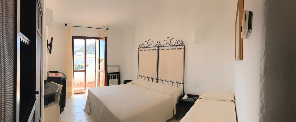 Hotel Punta Est 4*
